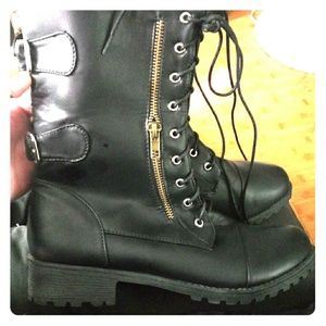 NWOT leather lace-up combat boots sz9